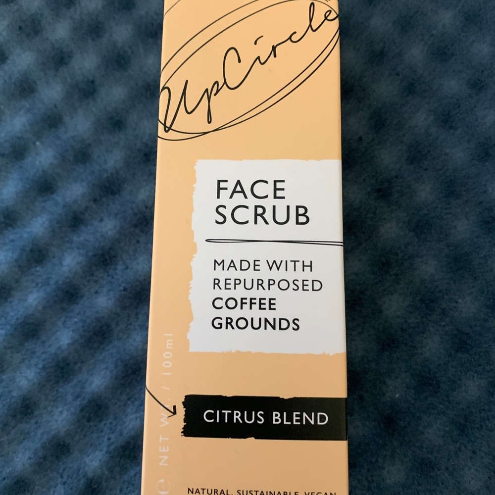 Up Circle face scrub